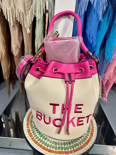 THE 💖 BUCKET