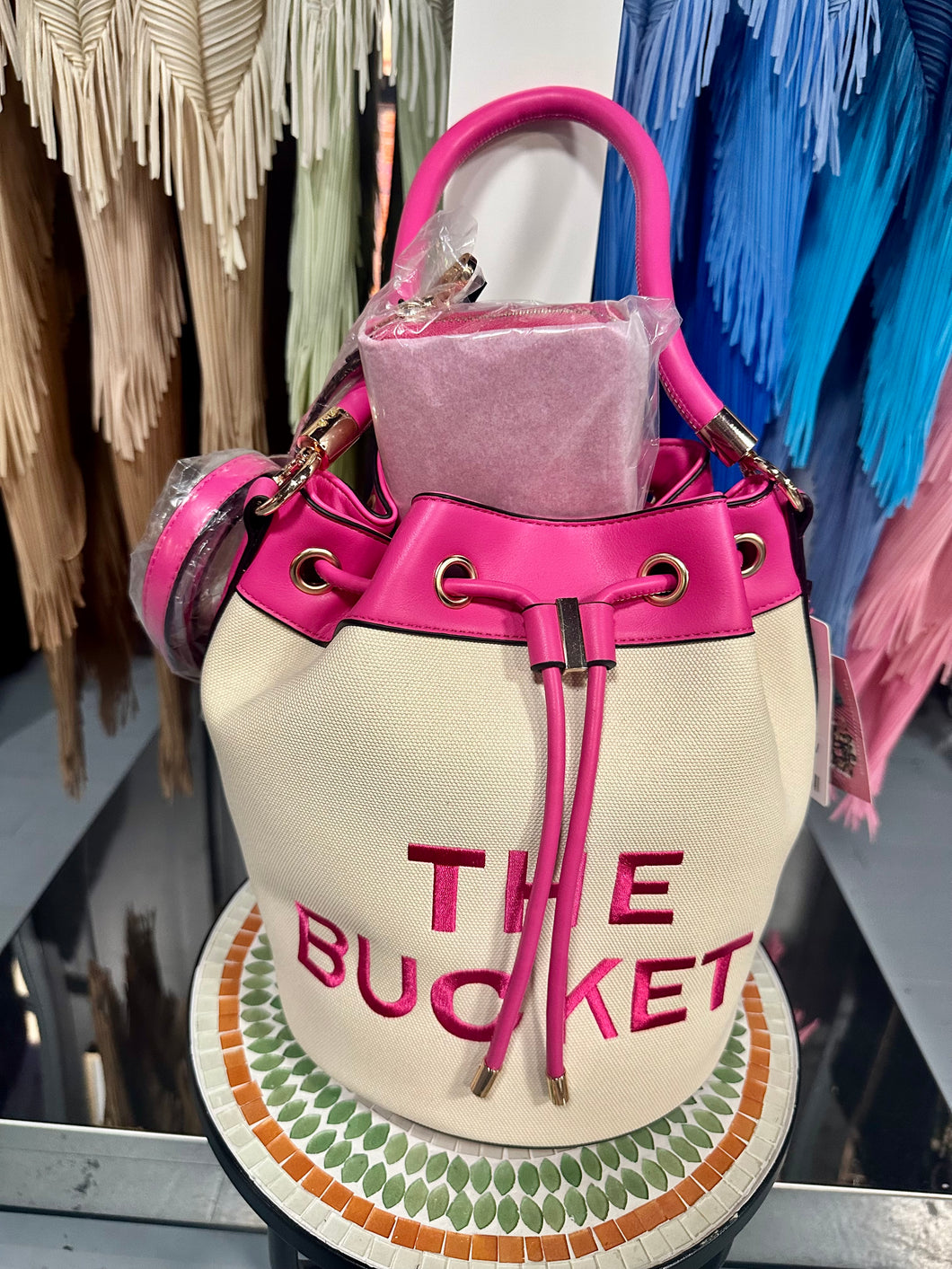 THE 💖 BUCKET