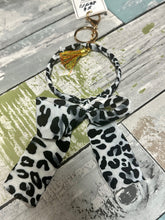 Load image into Gallery viewer, Leopard Print Bow Keyring Holder/Keychain (3 Options)