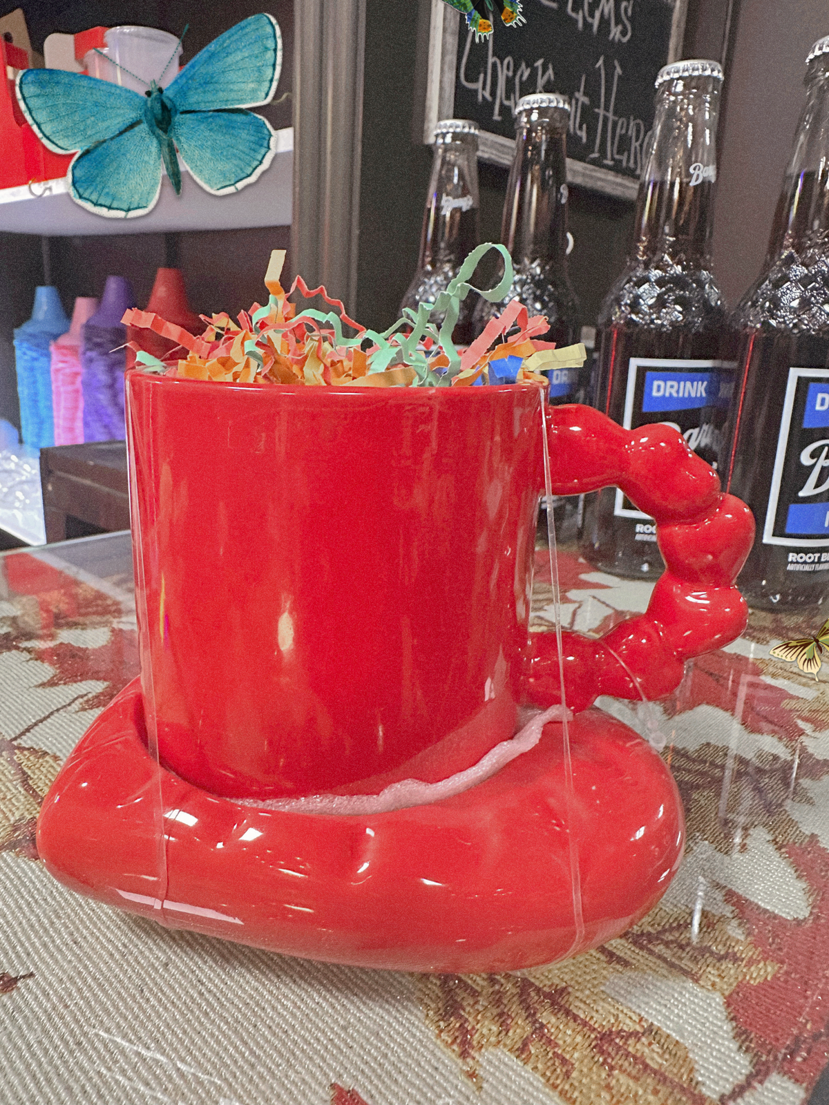 RED MUG WITH HEART HOLDER
