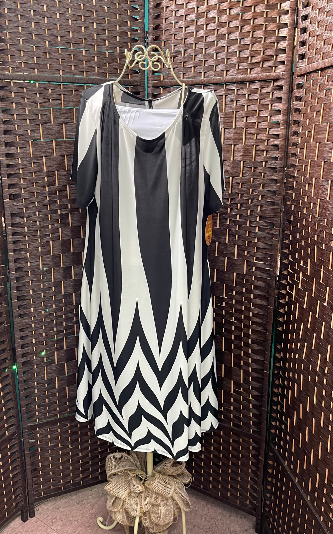 Black & White Chevron Comfort Dress