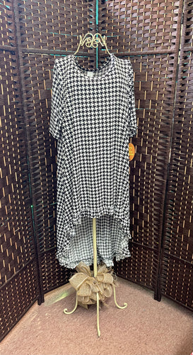 Black & White High /Low Houndstooth  Top